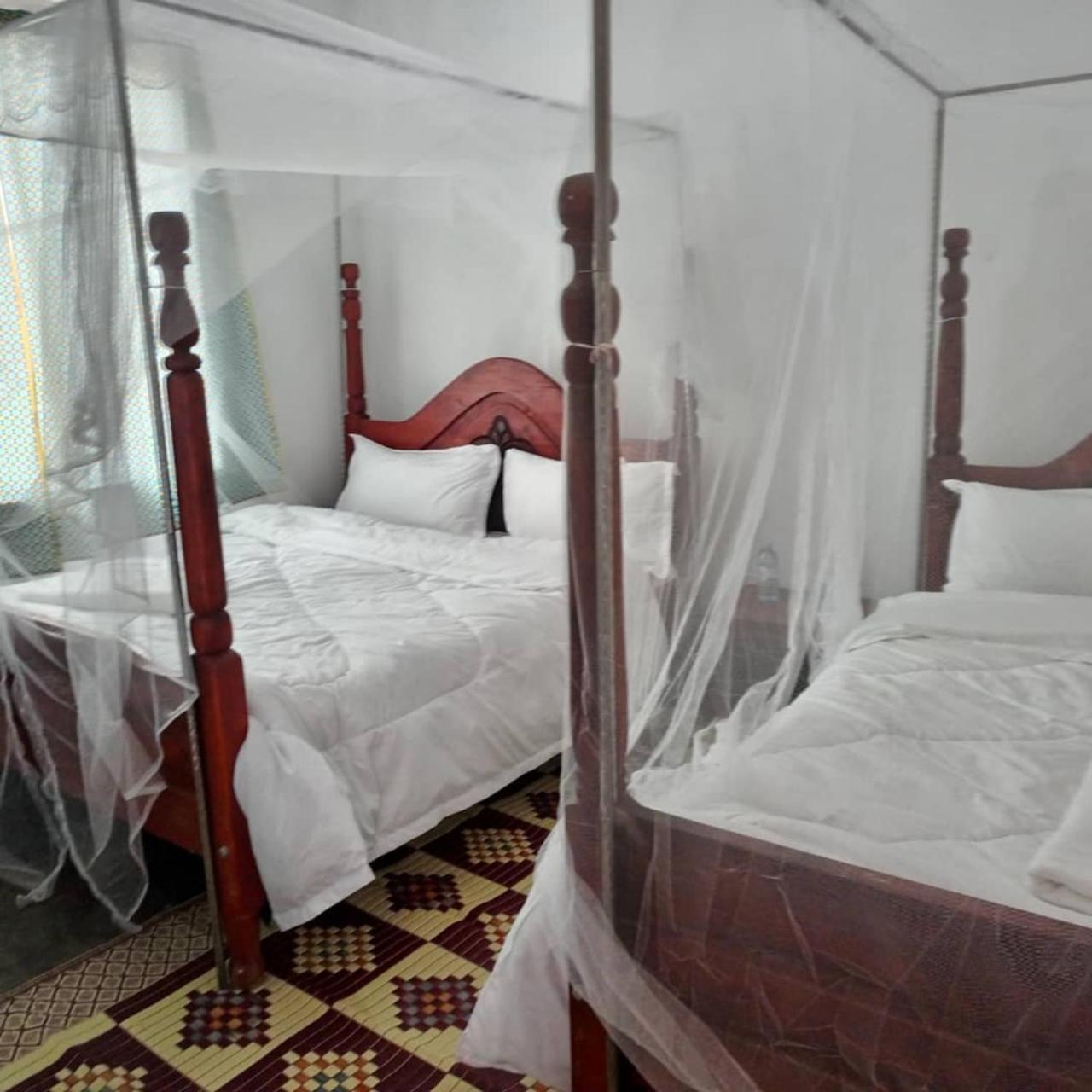 Ruhija Gorilla Guest House キバレ エクステリア 写真